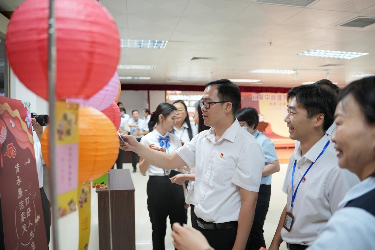 歡聚中秋佳節(jié) 政銀共譜未來--開平市政務(wù)服務(wù)數(shù)據(jù)管理局舉辦黨建、團建、工會共建活動_3